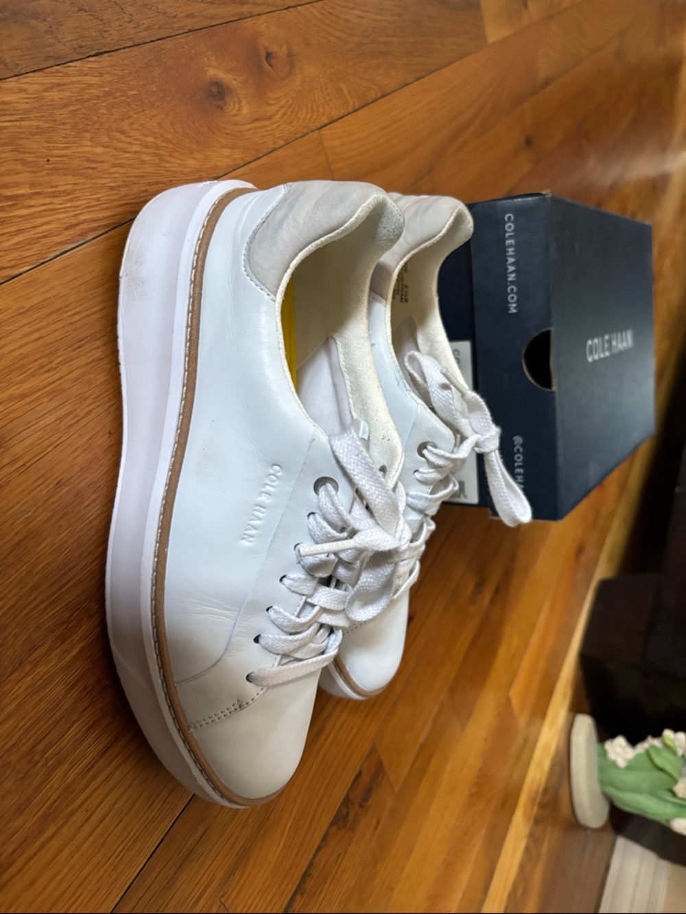 Cole Haan Women’s White Leather Sneakers with Tan Trim size 6 1/2 - Picture 7 of 8